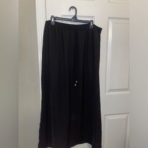 Skirt with slit